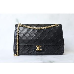 Chanel vintage medium quilted flap, black lambskin
